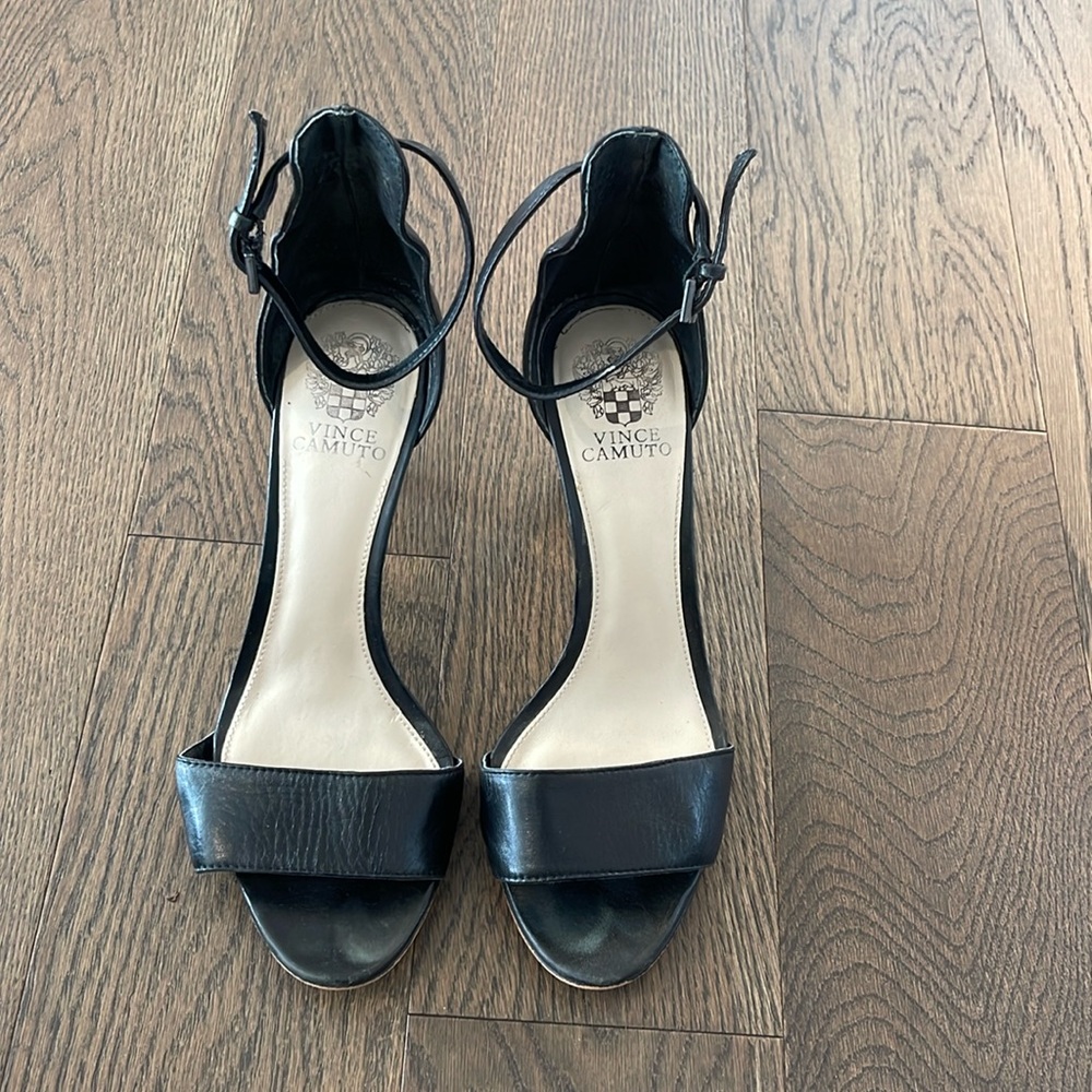 VINCE CAMUTO - Court Ankle Strap Heel Sandal - Black - Size 9